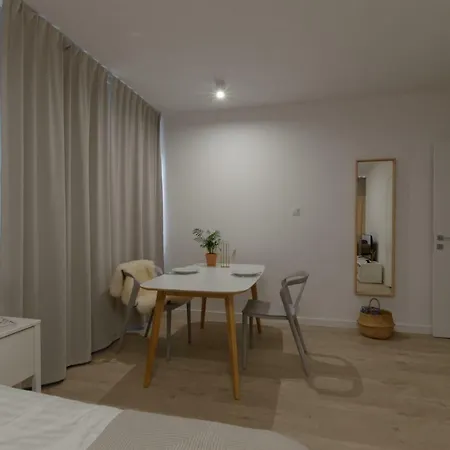 Apple Apartment *